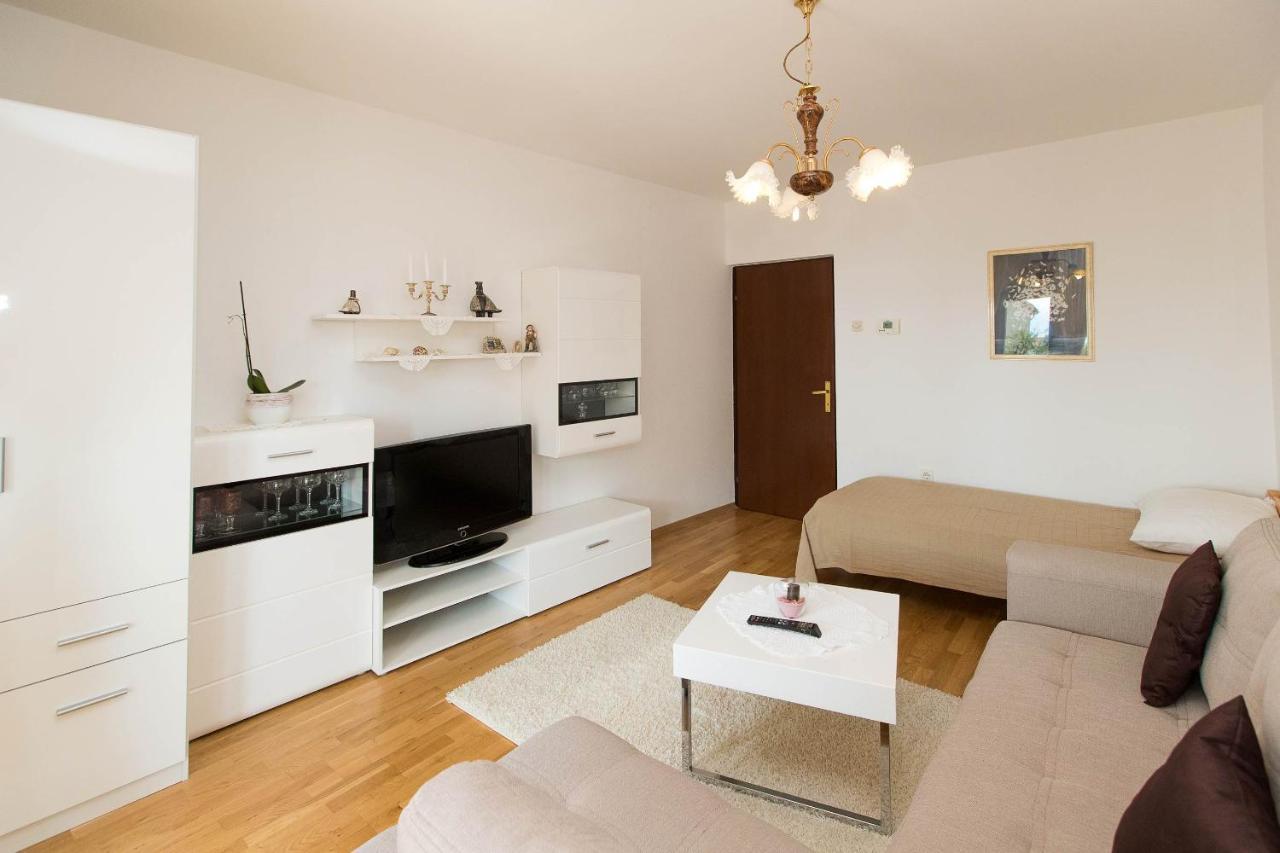 Apartmani Vera Crikvenica Buitenkant foto