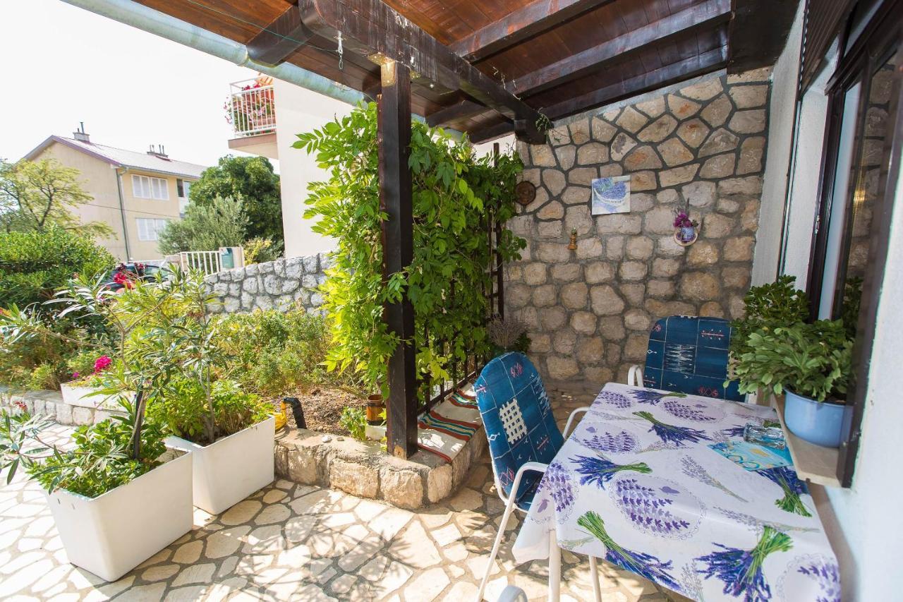 Apartmani Vera Crikvenica Buitenkant foto