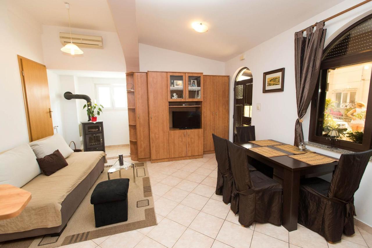 Apartmani Vera Crikvenica Buitenkant foto